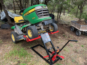 photo of the mower lift in use