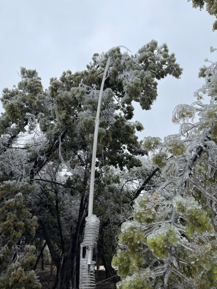 photo of Ice-coated vertical antenna