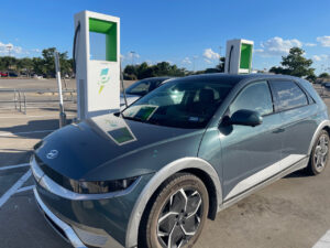 photo of Ioniq5 charging at a Denton Texas Electrify America facility