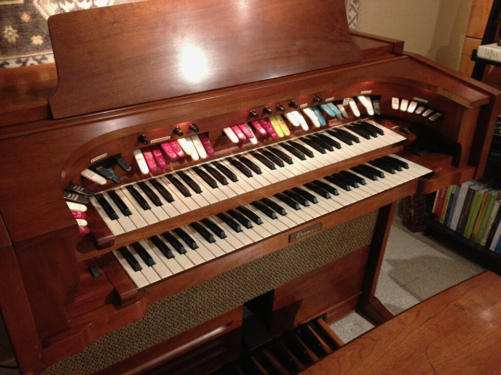 photo of the organ and stop rail